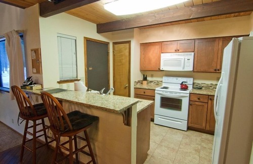 Tennis Village Condominio | 48 Tennis Village: condominio loft de 2 dormitorios / 2 baños en Sunriver, capacidad para 6
