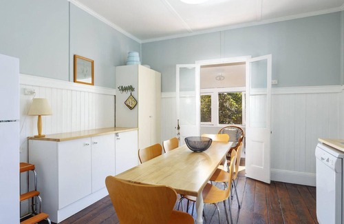 Tea Gardens Cabaña | Sunroom Cottage - 40A Witt Street