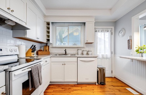 Leamington Apartamento | Sunroom Shores Lake Retreat Near Point Pelee