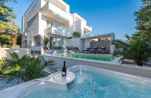Novalja Apartamento | Sunset apartment with private pool and jacuzzi