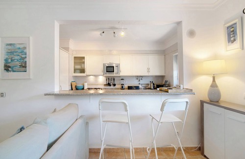 Figueiral Apartamento | Apartamento "Sunset" con piscina compartida, terraza privada y Wi-Fi