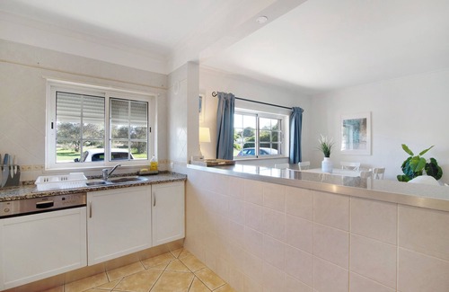 Figueiral Apartamento | Apartamento "Sunset" con piscina compartida, terraza privada y Wi-Fi
