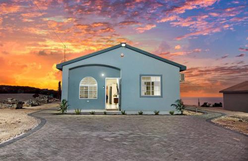 Discovery Bay Casa | Sunset at ArecaHomes Beach Access Pool and Water Park