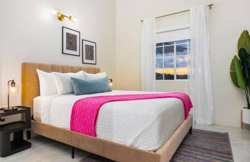 Discovery Bay Casa | Sunset at ArecaHomes Beach Access Pool and Water Park