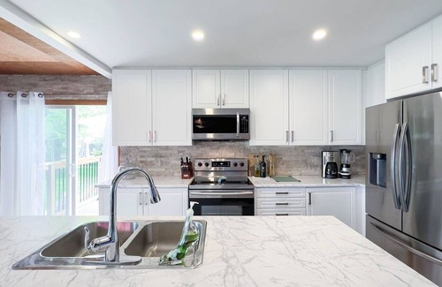 Dashwood Cabaña | Sunset at SchadeView, Lake views! King Bed! Private Lake Access