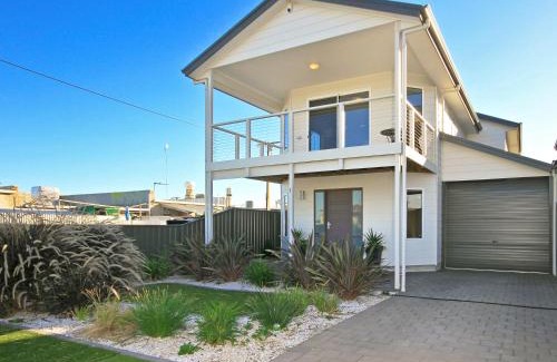 Aldinga Beach Casa | Sunset at Snapper Point - Aldinga Beach - C21 SouthCoast Holidays