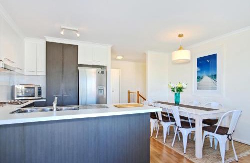 Aldinga Beach Casa | Sunset at Snapper Point - Aldinga Beach - C21 SouthCoast Holidays