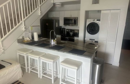 Alice Town Condominio | Sunset Balcony Views in Your Home Away From Home- Complete with Amenities 2 Bed