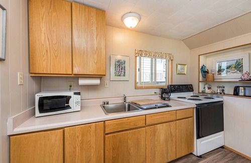 Sequim Cabaña | Sunset Bay Cottage - King, jetted tub, Ocean view, Full Kitchen