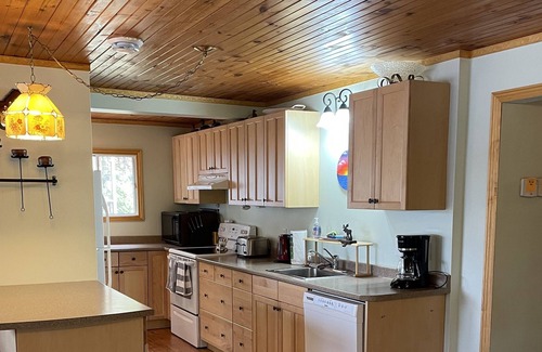 North Frontenac Cabina | Sunset Bay with Hot Tub