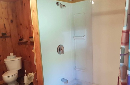 North Frontenac Cabina | Sunset Bay with Hot Tub