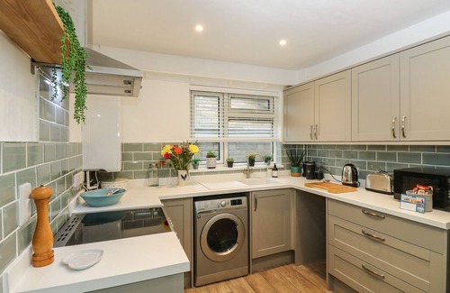 Freshwater Casa | SUNSET BEACH, family friendly, country holiday cottage in Freshwater