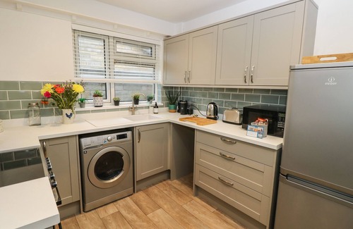 Freshwater Casa | SUNSET BEACH, family friendly, country holiday cottage in Freshwater