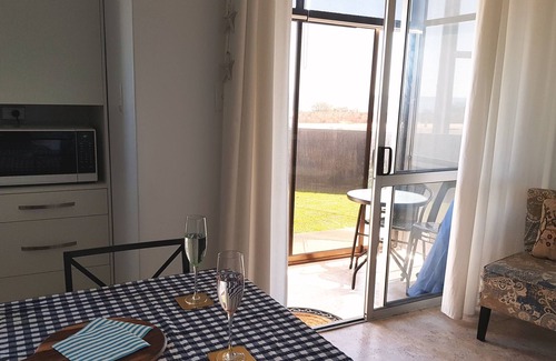 West Beach Apartamento | Sunset beachfront escape