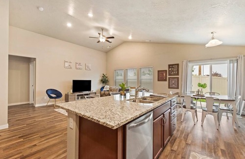 Nampa Casa | Sunset beauty ~ 4bed ~ King Master ~ Newly built