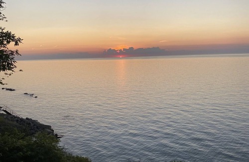 Ashtabula Casa | 🌅 Sunset BEAUTY Cottage on Lake Erie - Newer Build