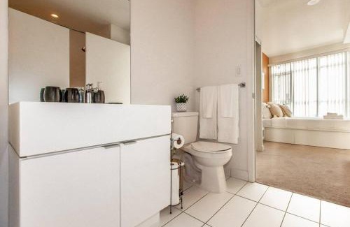 CityPlace Apartamento | Sunset Bliss: Elegant 2BR Condo with Scenic Views!