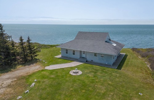 Yarmouth County Casa | Sunset Bluff House - Stunning Ocean Views