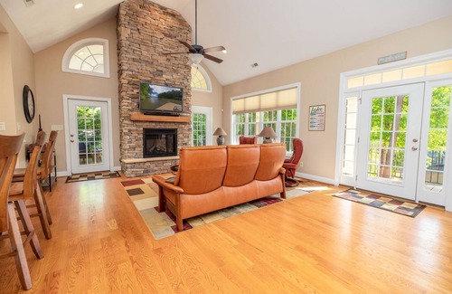 Wise Casa | Sunset Breeze at Lake Gaston