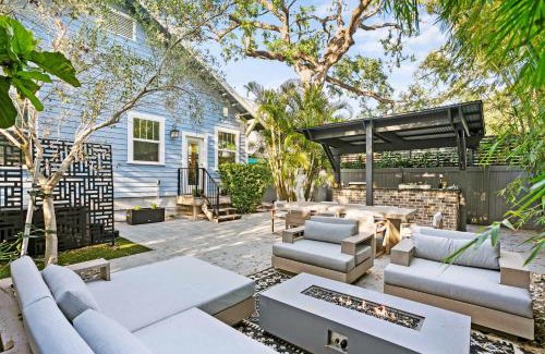 Riverside Heights Casa | Sunset Bungalow with hot tub - 6ppl