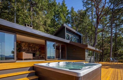 Galiano Cabina | Sunset Cabin w/ hot tub in Galiano
