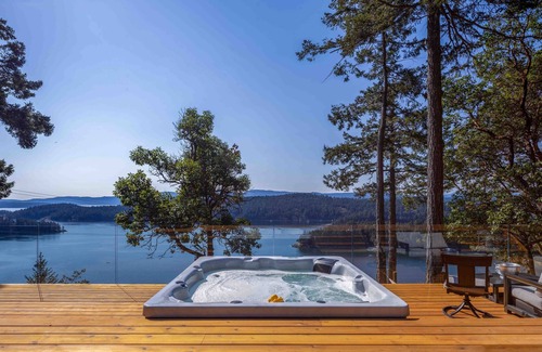 Galiano Cabina | Sunset Cabin w/ hot tub in Galiano