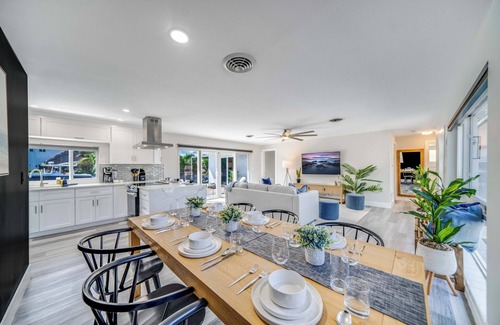 Garden Isles Casa | Sunset Canal - Pool - 3BDR