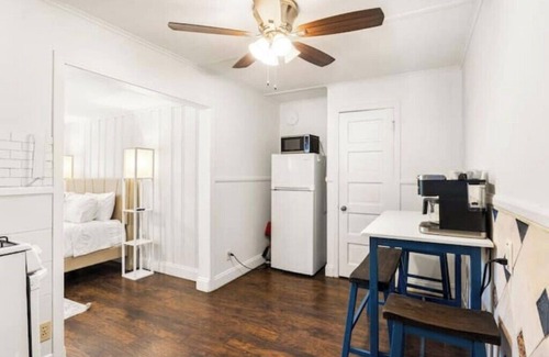 Historic Uptown Apartamento | Sunset Citrus Studio