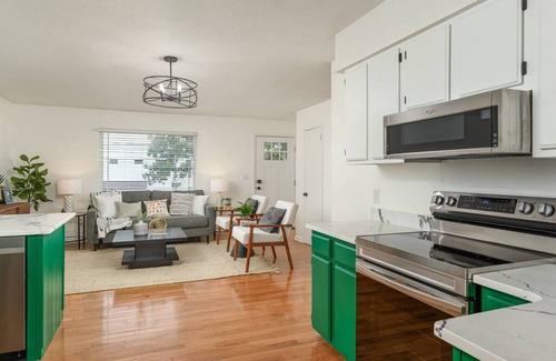 Northside Casa | Sunset Cottage - Mtn/Sunset views, GREAT location!