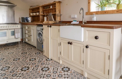 Saint Goran Casa | SUNSET COTTAGE, pet friendly, with hot tub in Gorran Churchtown