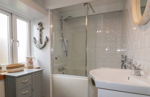 Saint Goran Casa | SUNSET COTTAGE, pet friendly, with hot tub in Gorran Churchtown