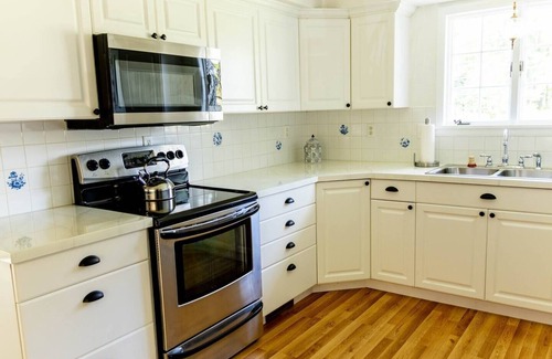 Meadville Casa | Sunset Cottage: Spacious Vacation Home with Game Room