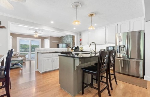 Milledgeville Casa | Sunset Cove, 3-bedroom lake house