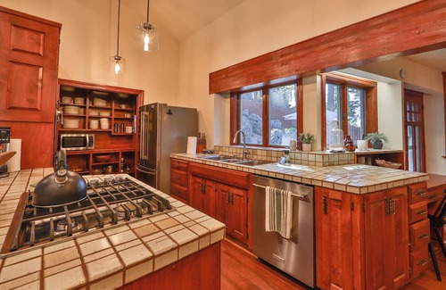 Lincoln Park Casa | Sunset Cove – Chic Tahoe Retreat