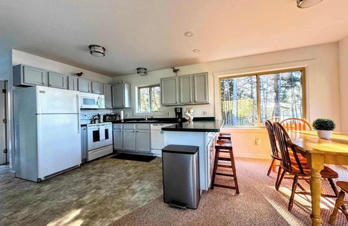 Corea Casa | Sunset Cove Cottage, private granite beach, fire pit