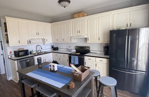 Lake Oconee Casa | Sunset Cove Too. Private lakeside cottage on Lake Oconee