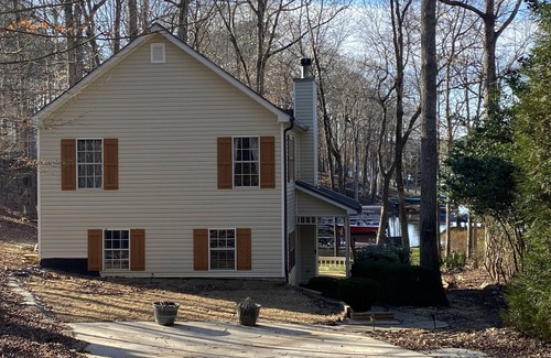 Lake Oconee Casa | Sunset Cove Too. Private lakeside cottage on Lake Oconee