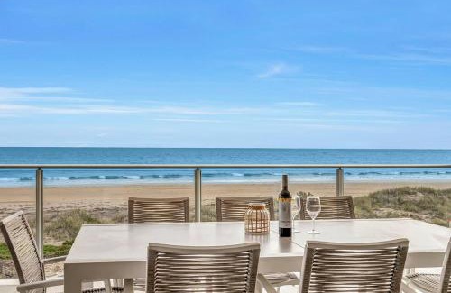 Moana Apartamento | 'Sunset Delight' Hamptons-style Beachfront Living