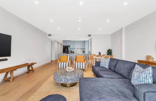 Moana Apartamento | 'Sunset Delight' Hamptons-style Beachfront Living