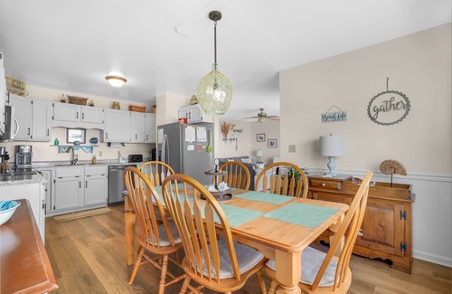 Chincoteague Casa | Waterfront * Townhome * ¡Acepta perros! * Pier