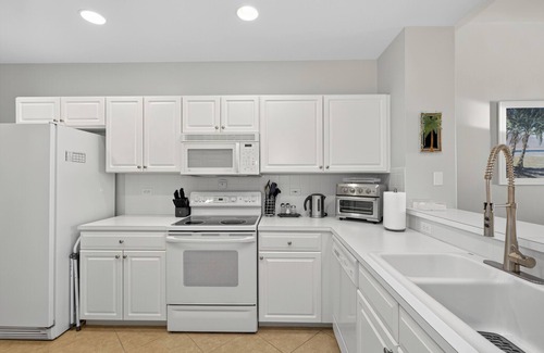 Tropical Cove Condominio | Sunset Escape at Lexington CC Lake Village