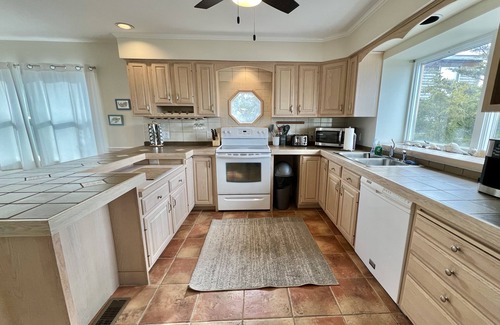 Broadkill Beach Casa | 🏖Sunset Gem, Waterfront Creek/Dock 🚣‍♀️ Beach Across Street 🦴Pet Friendly