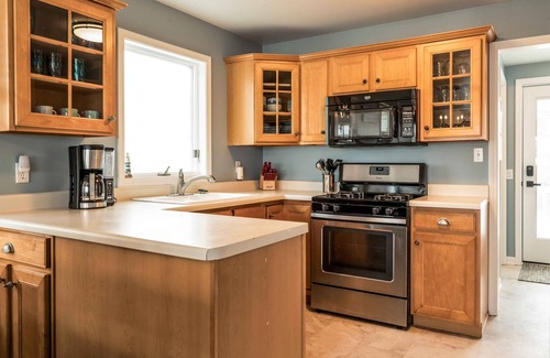 Delavan Lake Casa | Sunset Getaway on Delavan Lake – Waterfront 4 BDR, Pet Friendly!