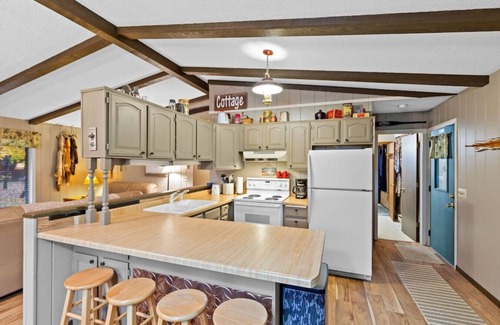 Nekoosa Casa | Sunset Getaway Waterfront Home 3 BR 2 Bath on Lake Arrowhead