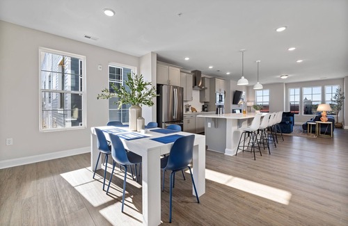 Wake Forest Condominio | Sunset Grove - 2 Full Luxury Condos + Roof Deck