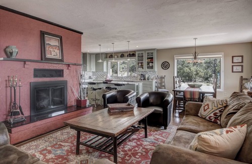 Canoncito Casa | Sunset Haven | Mountain Views, Shuffleboard!