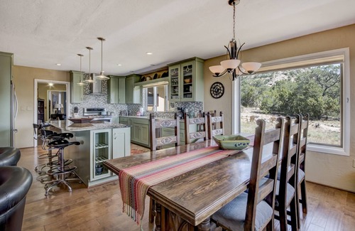 Canoncito Casa | Sunset Haven | Mountain Views, Shuffleboard!