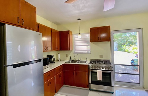 Estate Enighed Apartamento | Sunset Hideaway-1 bedroom, 5 minutes from Cruz Bay