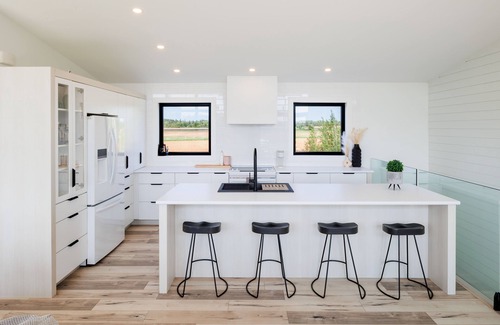 Kensington Casa | Sunset Hideaway ... Beautiful New & Modern Full Home Rental