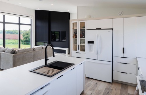 Kensington Casa | Sunset Hideaway ... Beautiful New & Modern Full Home Rental
